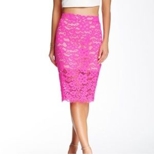 TRINA TURK BRETTA SKIRT in Sunset Pink, Size 2  •LIKE NEW•